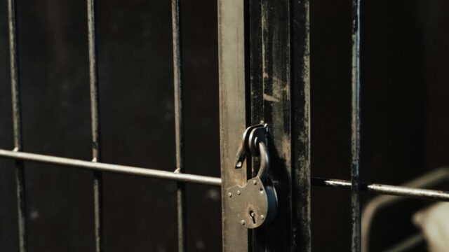Aandacht voor hersenletsel bij criminelen, maar 'geen vrijbrief voor crimineel gedrag'