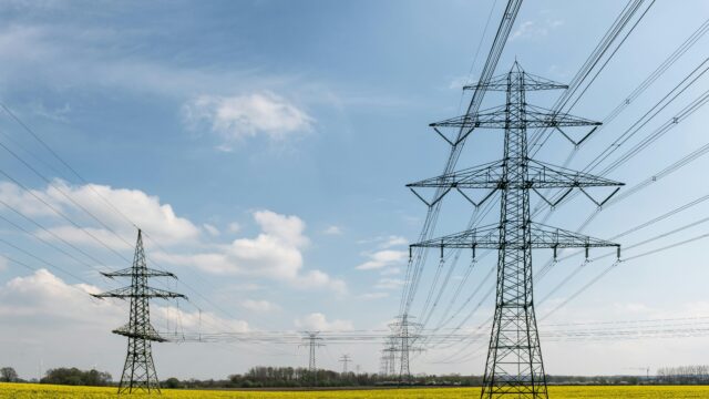 Stroomnet raakt vol: ook gewone huishoudens zullen moeten wachten op aansluitingen