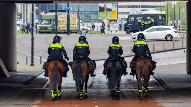 Waarom maakt de politie nog altijd gebruik van paarden?