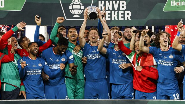 PSV wint bekerfinale ten koste van Ajax: 'We kregen de penaltyreeks die we verdienden'