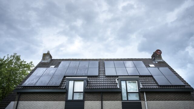 Zonnepaneeleigenaren hekelen 'jojobeleid' terugleverkosten: 'Willen er niet op achteruit gaan'