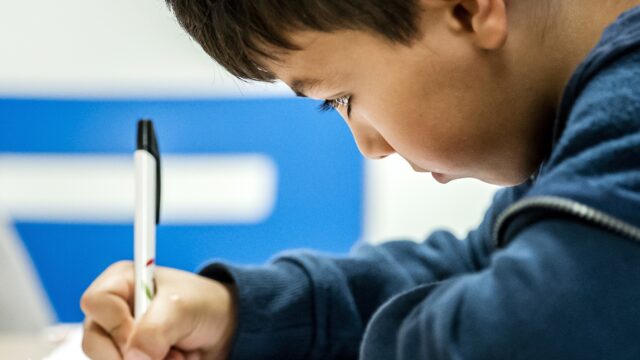 Schrijfvaardigheid jongeren holt achteruit: 'We rammen motivatie eruit met technisch en begrijpend lezen'