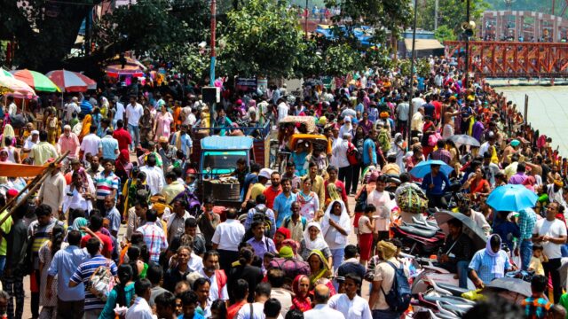 Inwonertal India stijgt naar 1,4 miljard, haalt China in