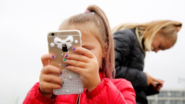 Smartphonevrij opgroeien goed voor jongvolwassenen: 'Kan depressieve klachten verminderen'