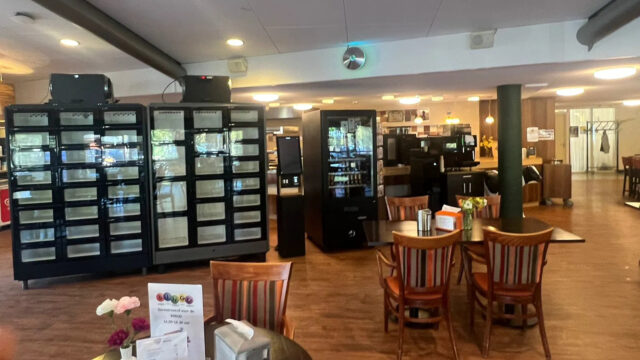 Dit is waarom zorginstelling Silverein het personeel uit de restaurants vervangt door automaten