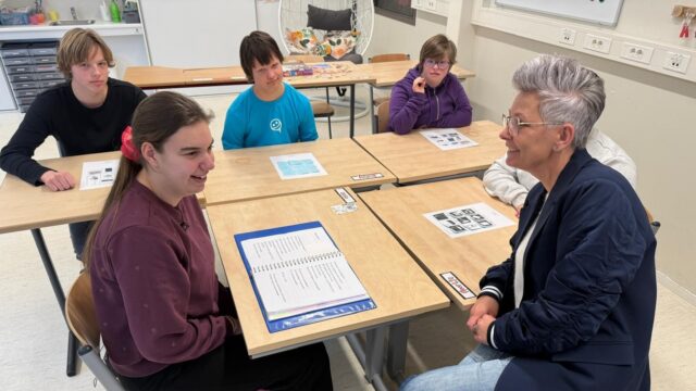 Podcast De Dag: als 16-jarige les krijgen uit boekjes van groep 3