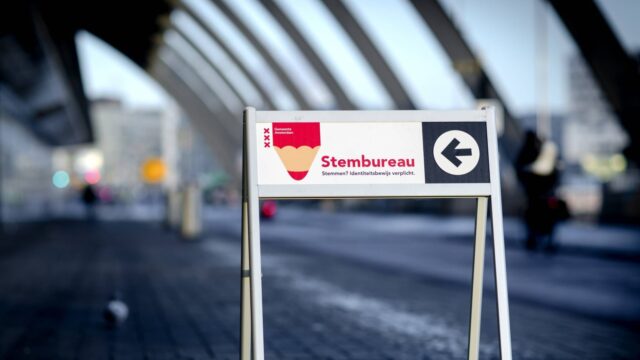 'Mobiele stembureaus dé oplossing voor stemmen vanuit de cel'