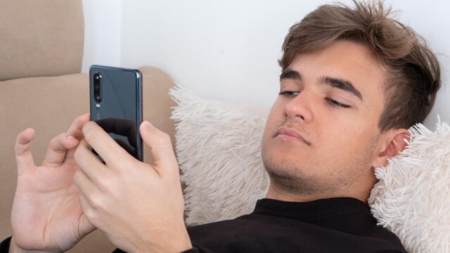 Mei Social Vrij: Leg jij vanaf morgen een maand je telefoon weg?