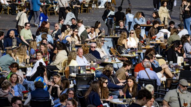 'Terrasjes-samenleving': kritiek op relaxt werkend Nederland