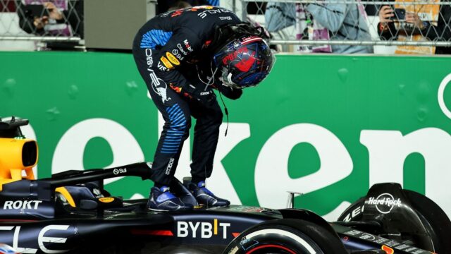 Verstappen heeft genoeg aan vijfde plek en pakt in Las Vegas vierde wereldtitel uit carrière