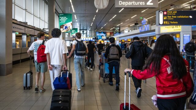 KLM-topvrouw: 'Vliegen is geen luxe, maar basisbehoefte voor veel mensen'