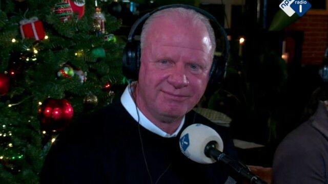 Oud-voetballer John van Loen kijkt zonder clubvoorkeur naar De Klassieker: 'Allebei rood-wit'