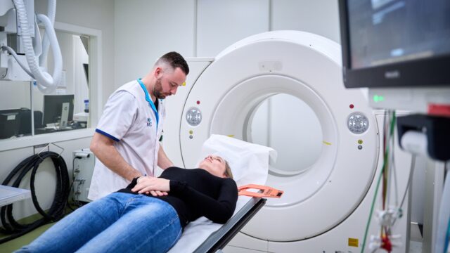 Vrouwen krijgen minder vaak medische doorverwijzing dan mannen: 'Gebrek aan kennis'