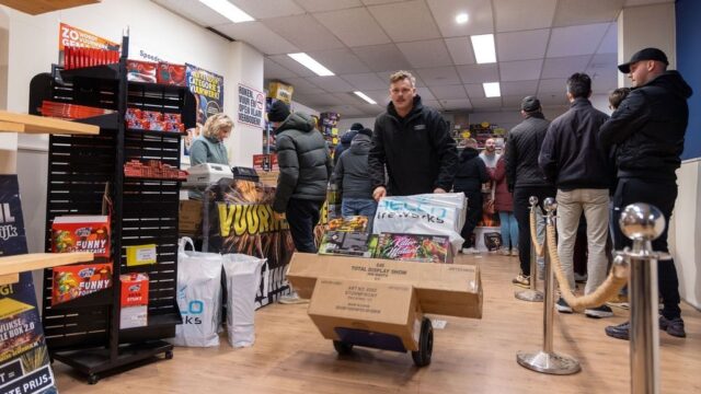 Laatste keer vuurwerk kopen: 'Het mag nog één keer, dan gaan we er écht voor'