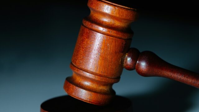Komt er een rechtszaak als Nederland niet de klimaatdoelen van 2030 haalt?