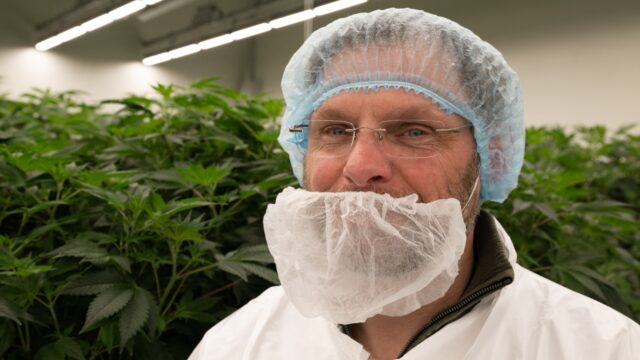 Waarom dragen alle wetenschappers en artsen een 'nerdbril'?