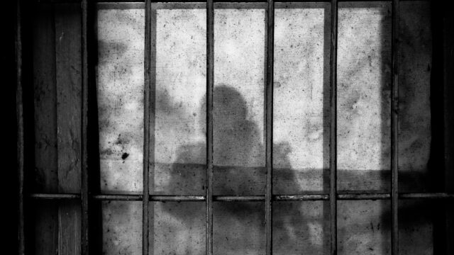 Uitgeprocedeerde asielzoekers zitten soms maanden vast in een detentiecentrum