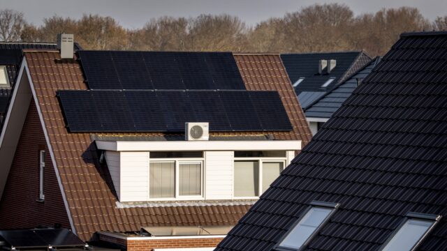 Zonnepaneelhouders stuk duurder uit bij nieuw contract: 'Dit loopt uit de hand'