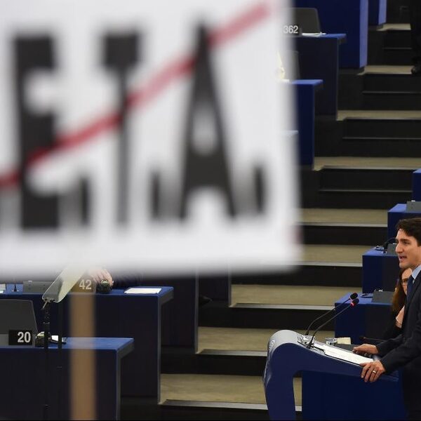PvdA trekt steun voor CETA-verdrag in