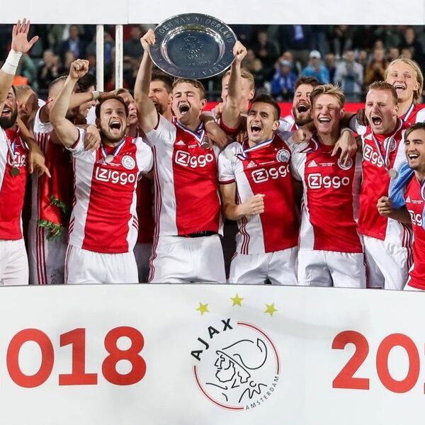 Ajax verzekert zich van 34ste landstitel