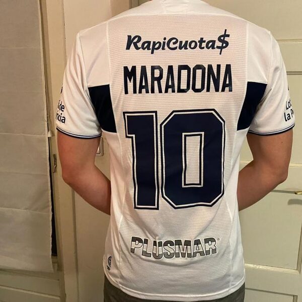 Thuiswerken? Trek een voetbalshirt aan!