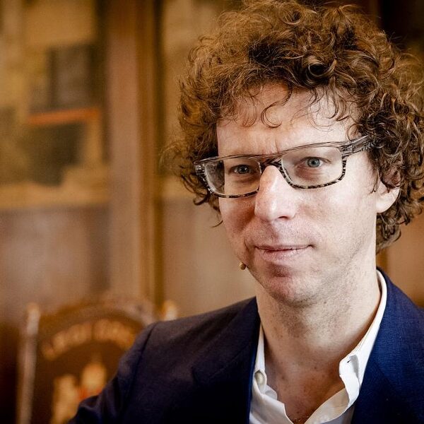 Arnon Grunberg verliest zijn waardigheid in het circus