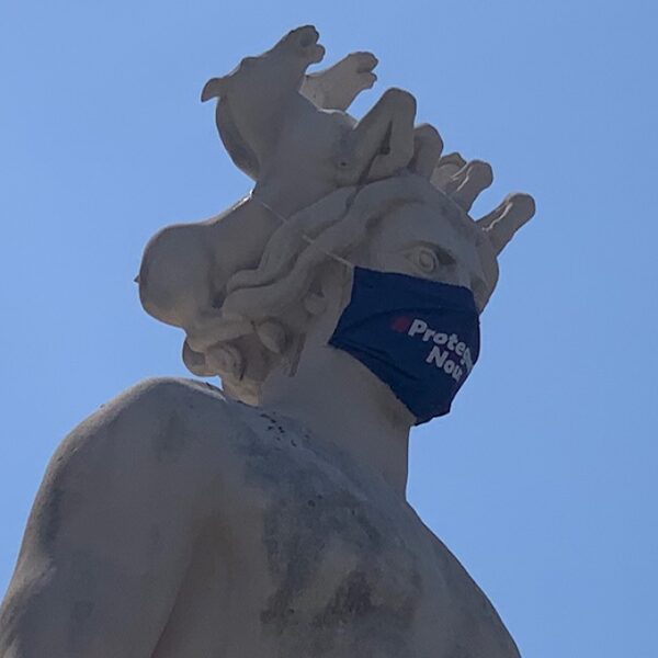 Social distacing met een France slag
