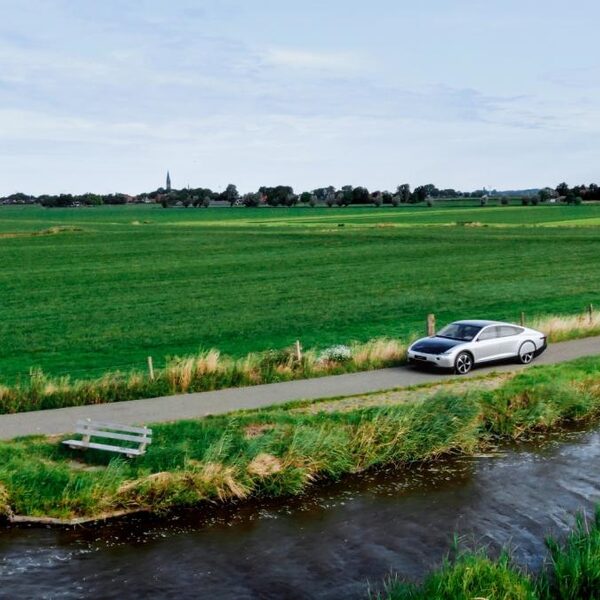 Van studentenproject tot eerste autobouwer van zonneauto's ter wereld