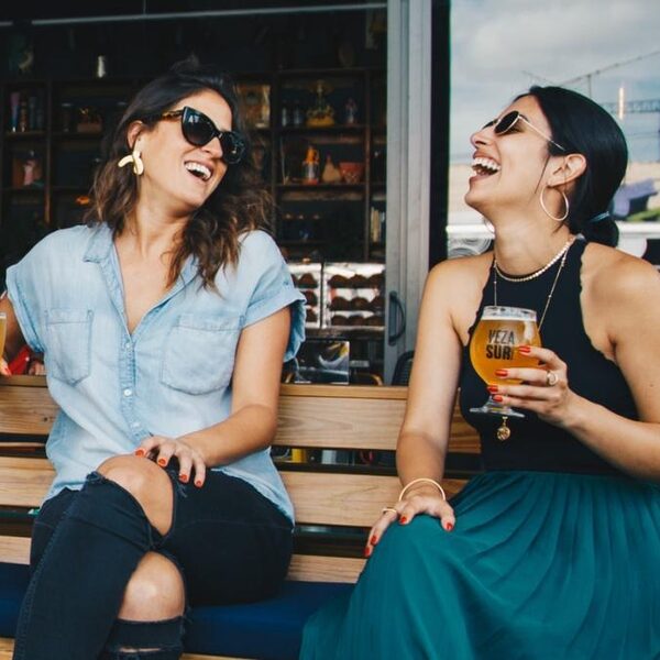Als anderen meer alcohol drinken, doen we dat zelf ook