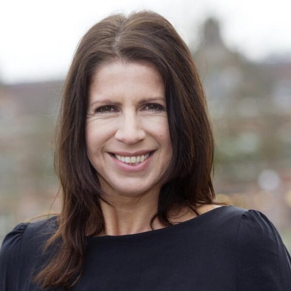 Isa Hoes openhartig over moederschap