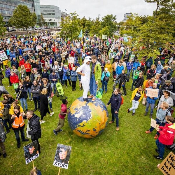 Drukte bij klimaatstaking in Den Haag