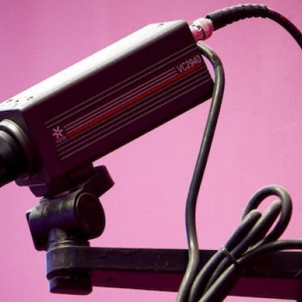 Camera’s langs sportvelden, een uitkomst of schending van privacy?