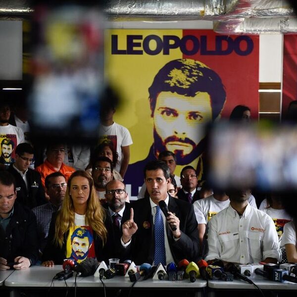 Vluchten voor Maduro doe je via Aruba