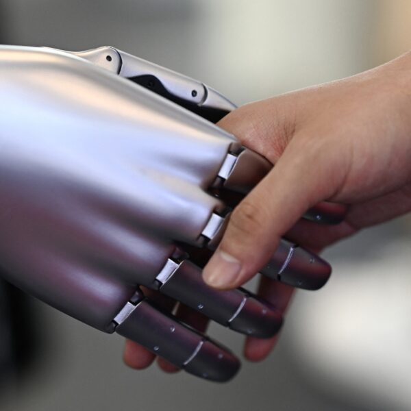 Wordt AI-liefde in de toekomst de norm? 'Relaties zijn tegenwoordig best complex'