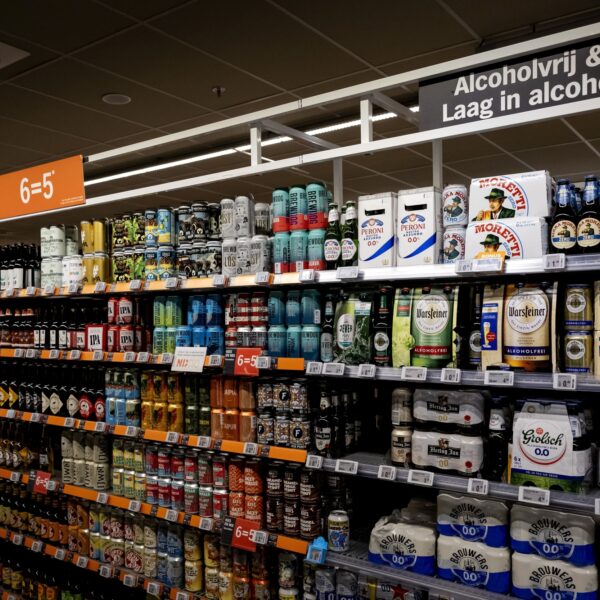 Waarom is alcoholvrije wijn en bier even duur of duurder dan alcoholhoudende drank?