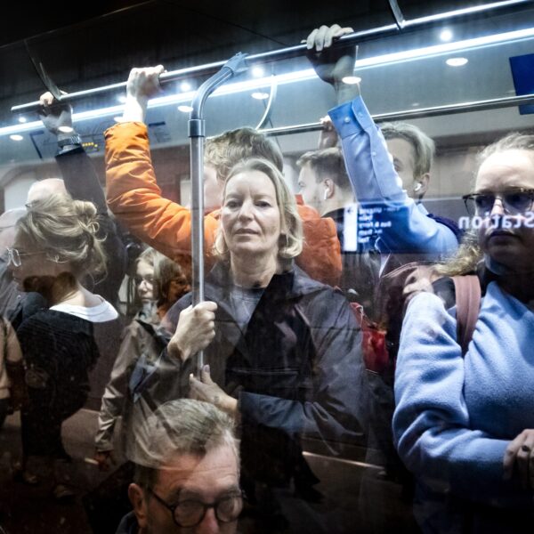 Auto altijd sneller dan OV: 'Goed OV aanbieden lukt niet meer op traditionele manier'
