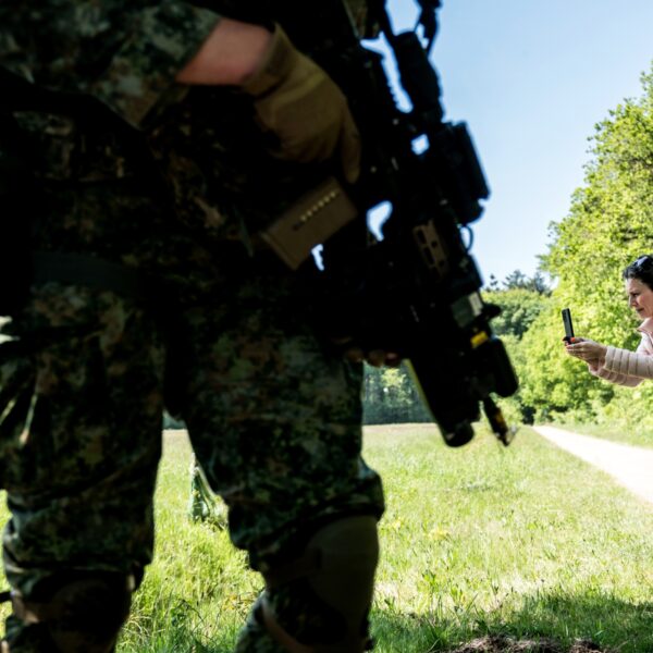 Draagvlak groeit voor uitbreiding defensieactiviteiten, maar 'doe het zo veilig mogelijk'