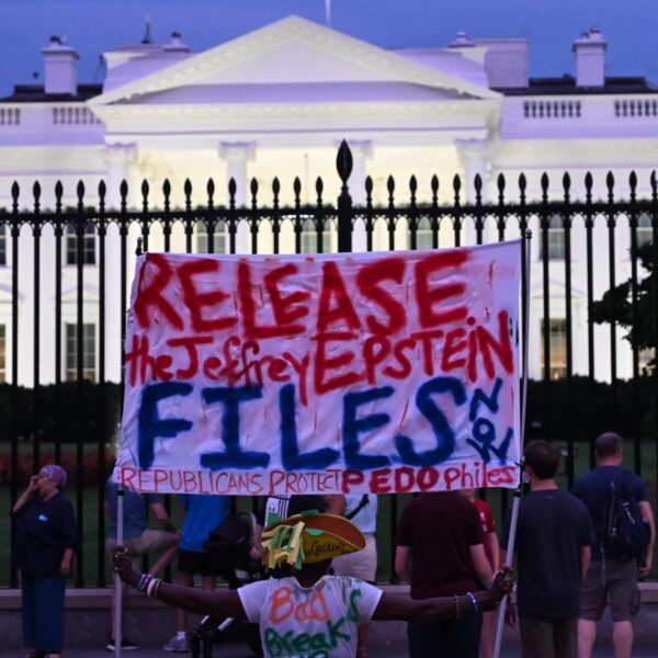 Welke impact gaat Epstein-dossier hebben op Trump-regering? 'Het is een politieke gok'