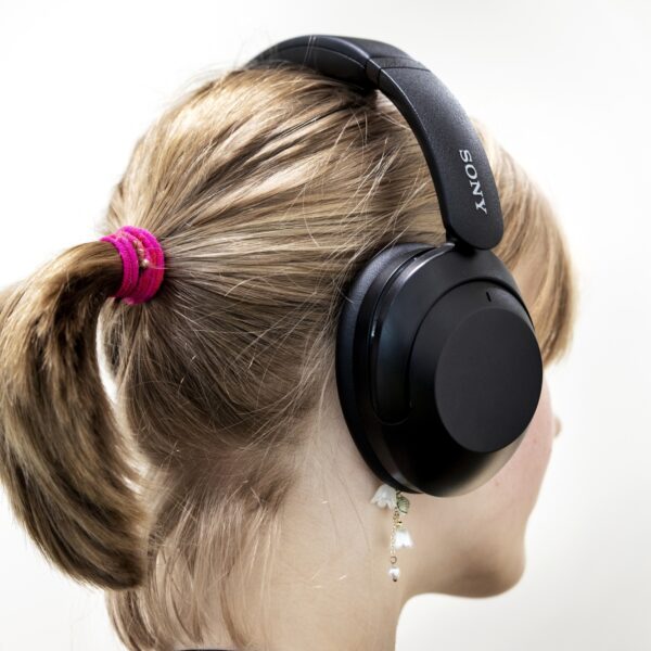 Gehoorschade door oortjes, koptelefoons en harde muziek op festivals: 'Elke piep is al een teken'