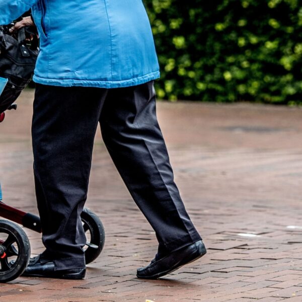 Helft ouderen ervaart geldzorgen: 'AOW moet omhoog, dit is niet goed voor de gezondheid'