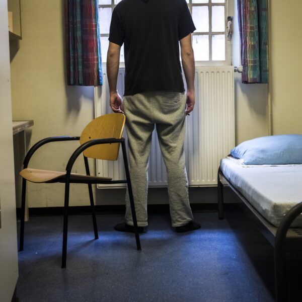 Eerdere vrijlating gevangenen 'beloning voor criminelen'? 'Samenleving betaalt de prijs'