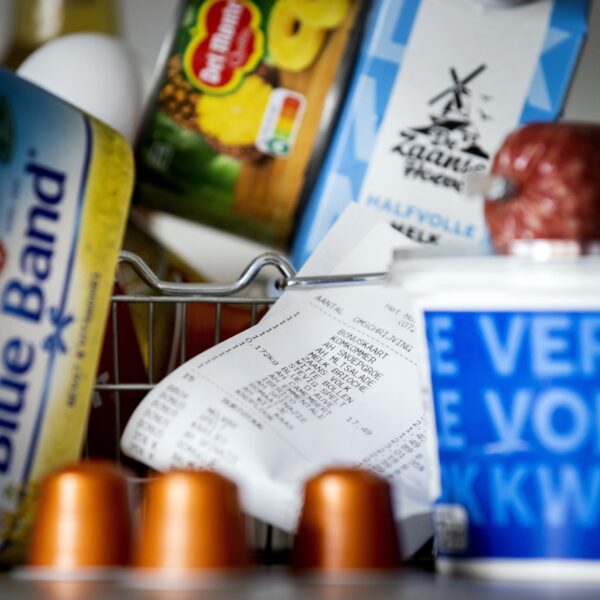 Inflatie alweer omhoog, boodschappen steeds duurder: 'Nederland zit in de klem'