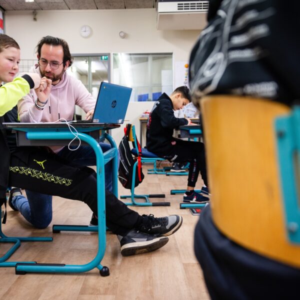 Laptops gratis maken voor scholieren? 'Alles om onderwijs te volgen, moet bekostigd worden'