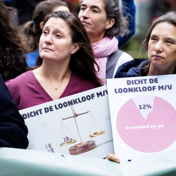 Loonkloof mannen en vrouwen nog altijd te groot: 'Mannen, wees transparant over salaris'