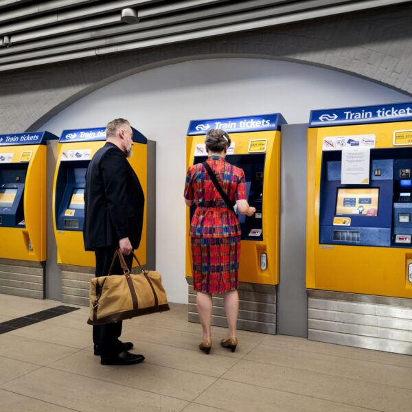 Ouderen maken zich zorgen over 'absurd duur' OV: 'Tijd om met z'n allen een vuist te maken'