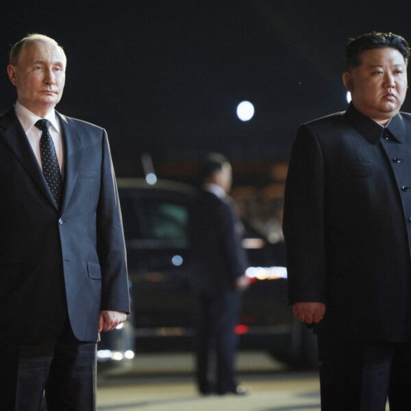 Hoe kan een autocraat omvergeworpen worden als deze eenmaal aan de macht is?