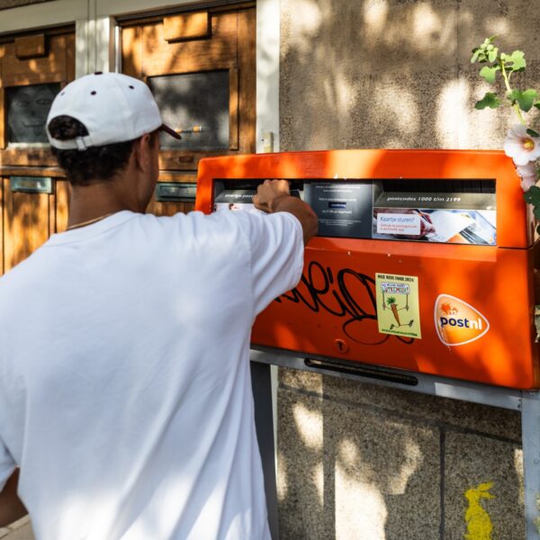 'Slimme herinrichting' nodig zodat PostNL dagelijkse service kan blijven leveren: 'Markt moet op de schop'