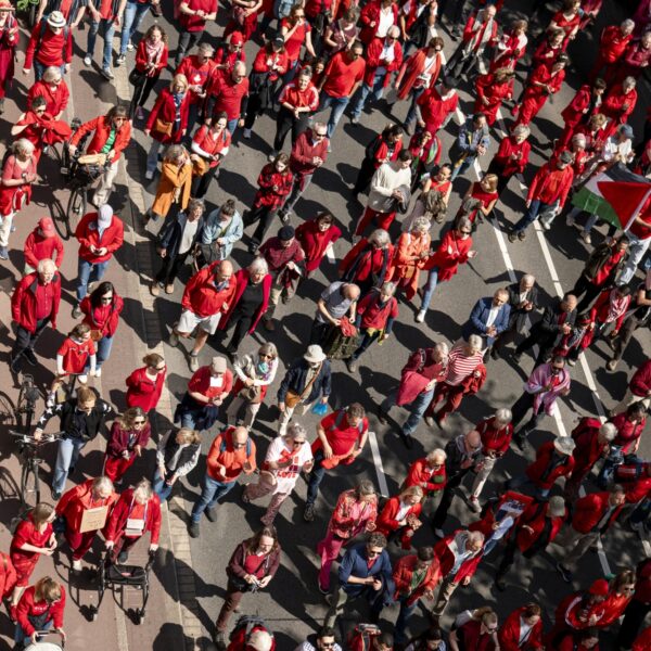 Kabinet 'moet handelen' na 'krachtig signaal' Rode Lijn-demonstratie: 'Wegkijken is geen optie'