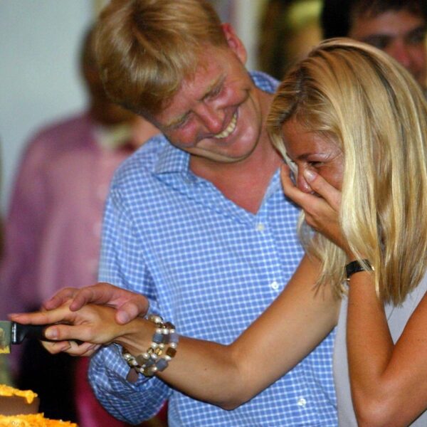 Waarom maken mensen zo'n specifiek geluid als ze lachen?