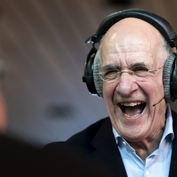 Frits Spits met pensioen, radiomakers prijzen 'fenomenale' presentator: 'Wat ga ik die stem missen'